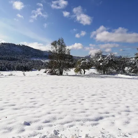 בית נופש Entre Et Montagne Peyroules